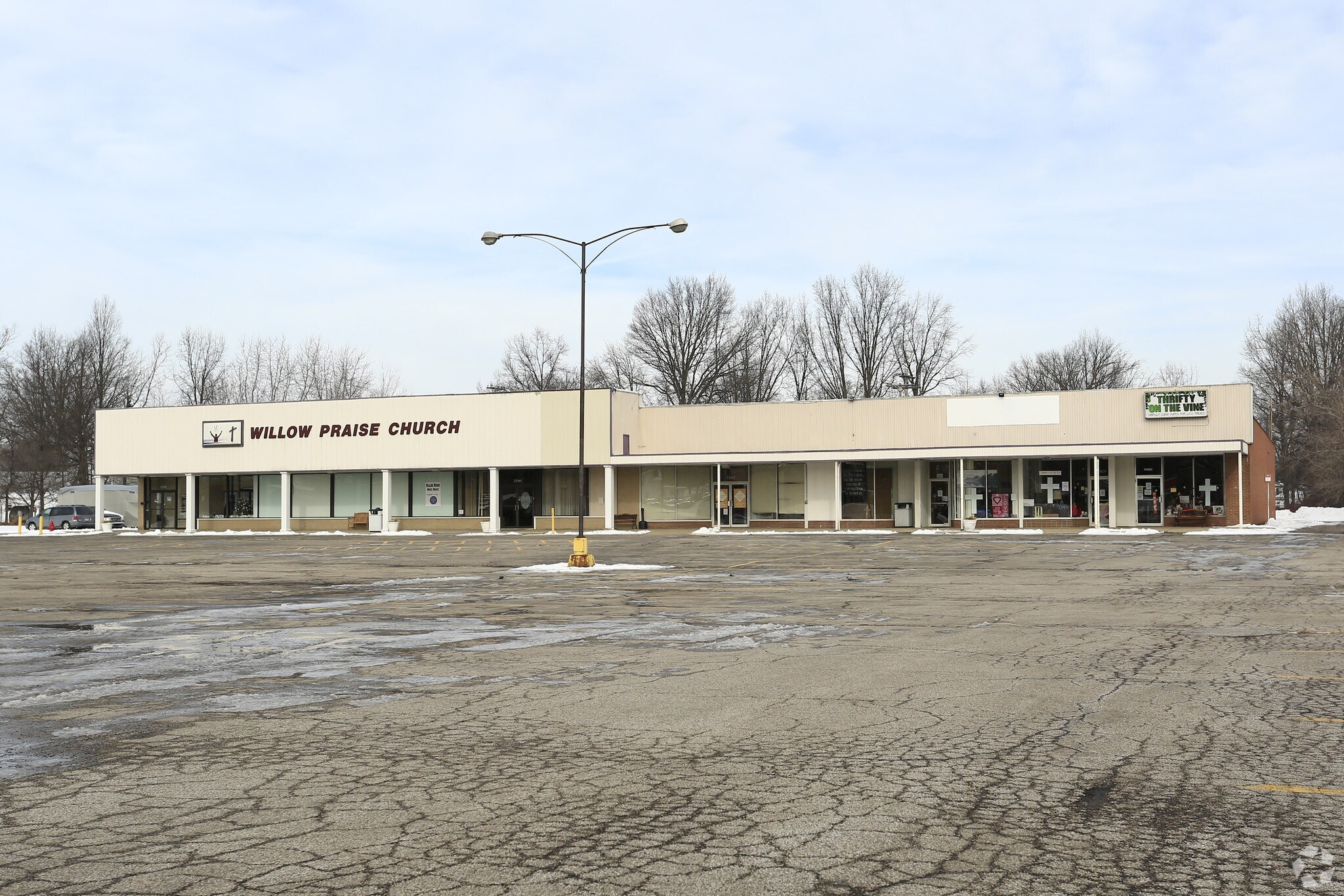 32901-32935 Vine St, Willowick, OH à vendre Photo principale– Image 1 sur 3