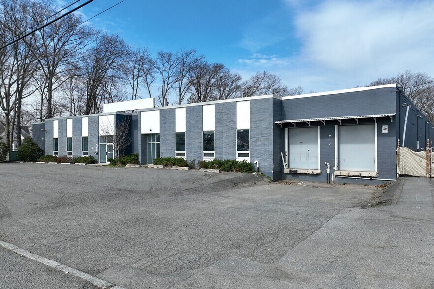 301 Commerce Rd, Linden, NJ à louer - Photo de l’immeuble – Image 1 sur 4