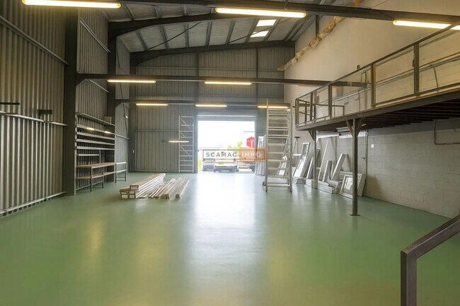 Plus de détails pour Bureau, Industriel/Logistique à louer