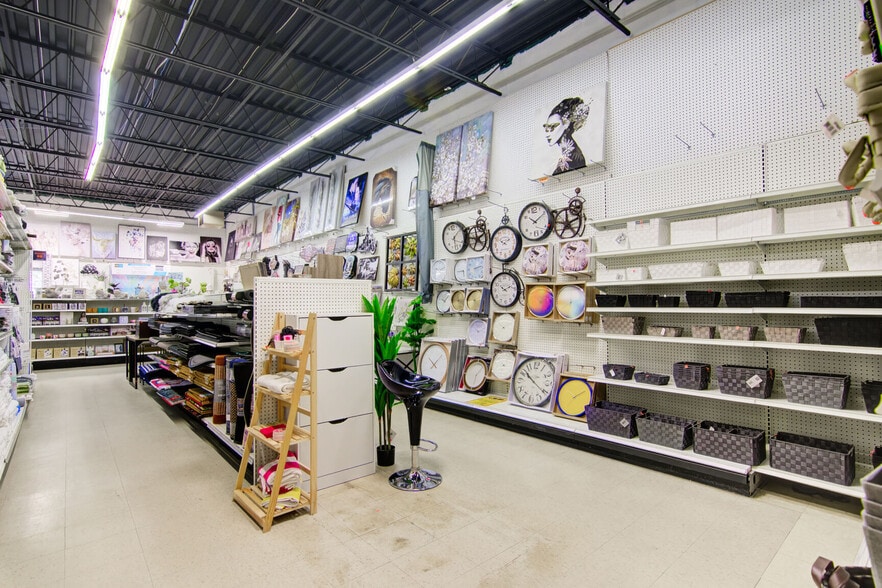 988 Boul Saint-Jean-Baptiste, Mercier, QC à louer - Photo intérieure – Image 2 sur 16