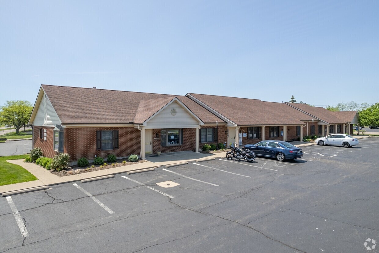 1045-1053 Summit Dr, Middletown, OH à louer Photo de l’immeuble– Image 1 sur 7
