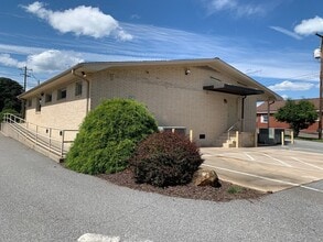 256 Hospital St, Mocksville, NC à louer Photo de l’immeuble– Image 2 sur 9