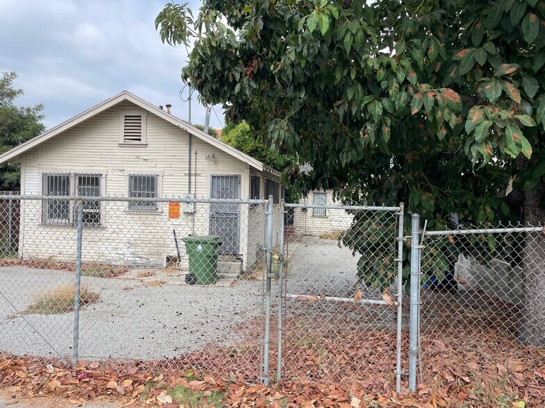 3042 Royal St, Los Angeles, CA à vendre - Photo de l’immeuble – Image 3 sur 5