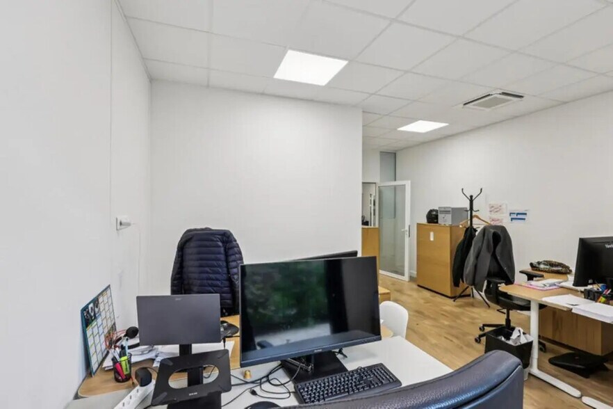 Bureau dans Montrouge à vendre - Photo de l’immeuble – Image 2 sur 11