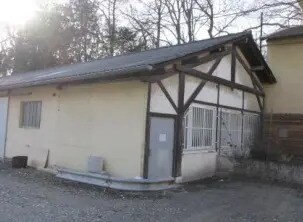 Local d’activités dans Fleurieu-sur-Saône à louer - Photo de l’immeuble – Image 2 sur 2
