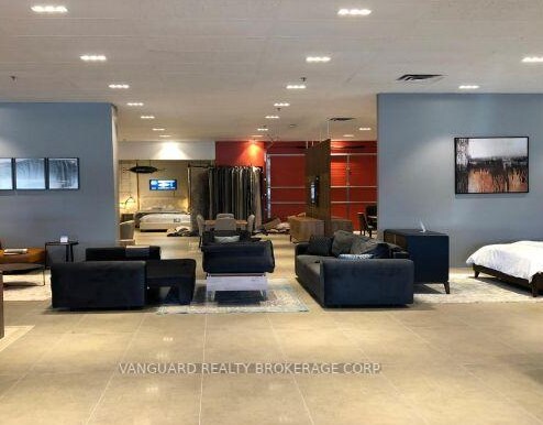 2050 Dundas St E, Mississauga, ON à louer - Photo intérieure – Image 2 sur 7