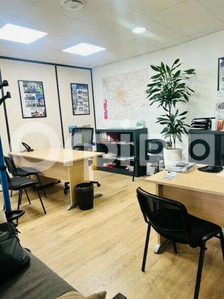 Local commercial dans Melun à louer - Photo de l’immeuble – Image 2 sur 6