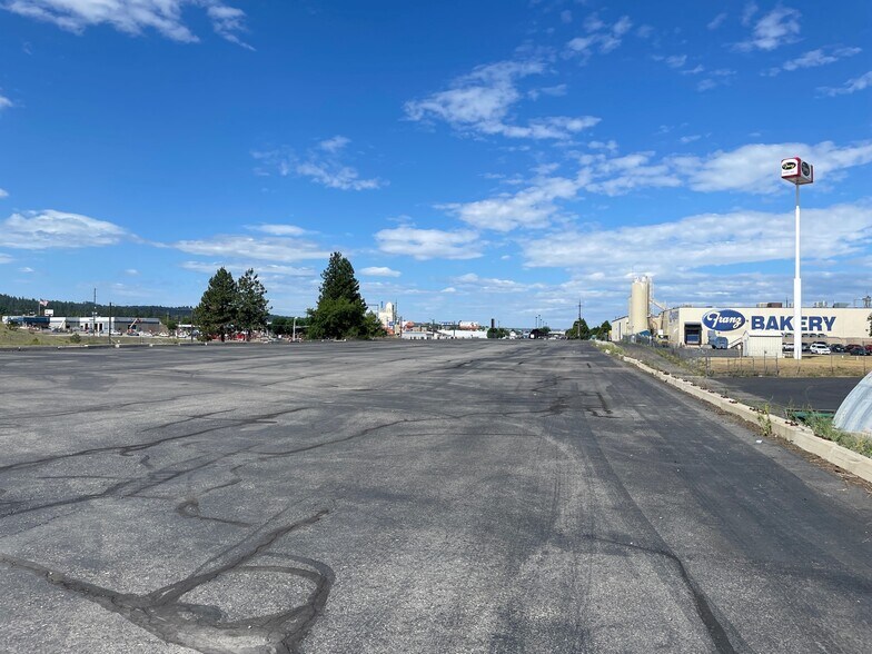 100 N Fancher Rd, Spokane Valley, WA à louer - Photo de l’immeuble – Image 3 sur 3