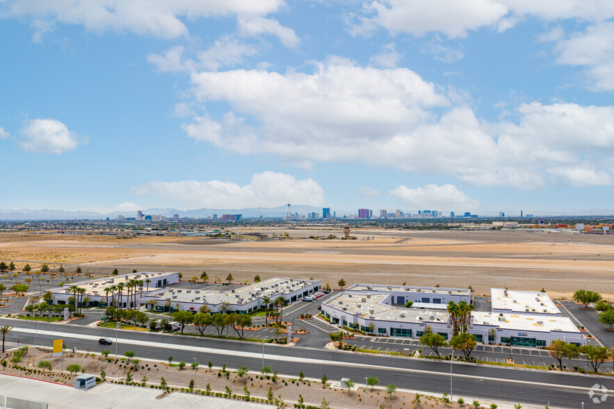 3825-3985 W Cheyenne Ave, North Las Vegas, NV à louer - Photo de l’immeuble – Image 3 sur 3