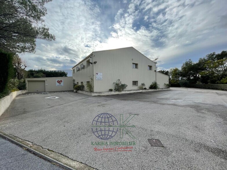Local d'activités dans Roquebrune Sur Argens à vendre - Photo de l’immeuble – Image 2 sur 20