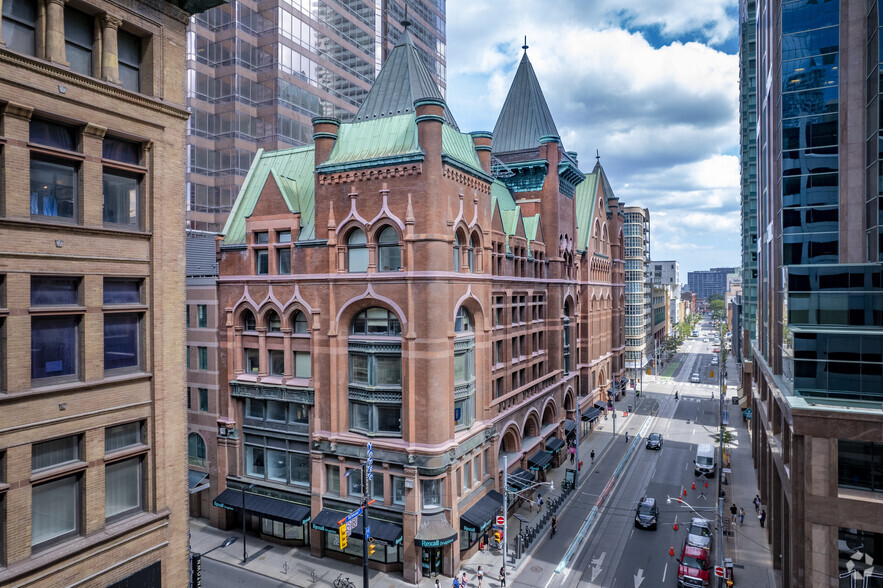 20 Richmond St E, Toronto, ON à vendre - Photo principale – Image 1 sur 15