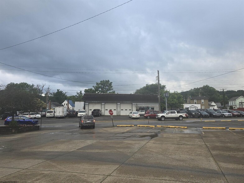 21 S Locust St, Buckhannon, WV à vendre - Photo de l’immeuble – Image 1 sur 16