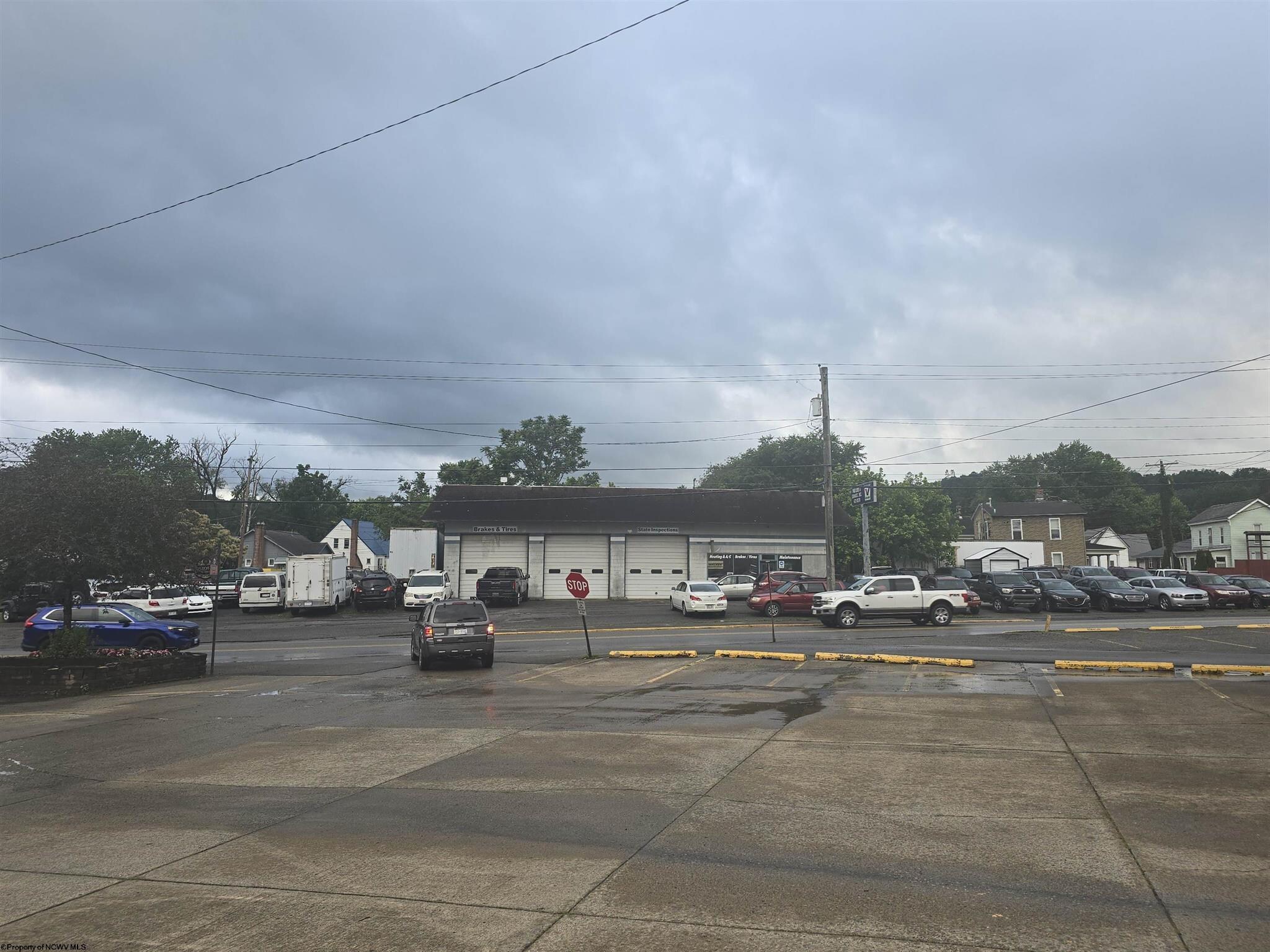 21 S Locust St, Buckhannon, WV à louer Photo principale– Image 1 sur 12