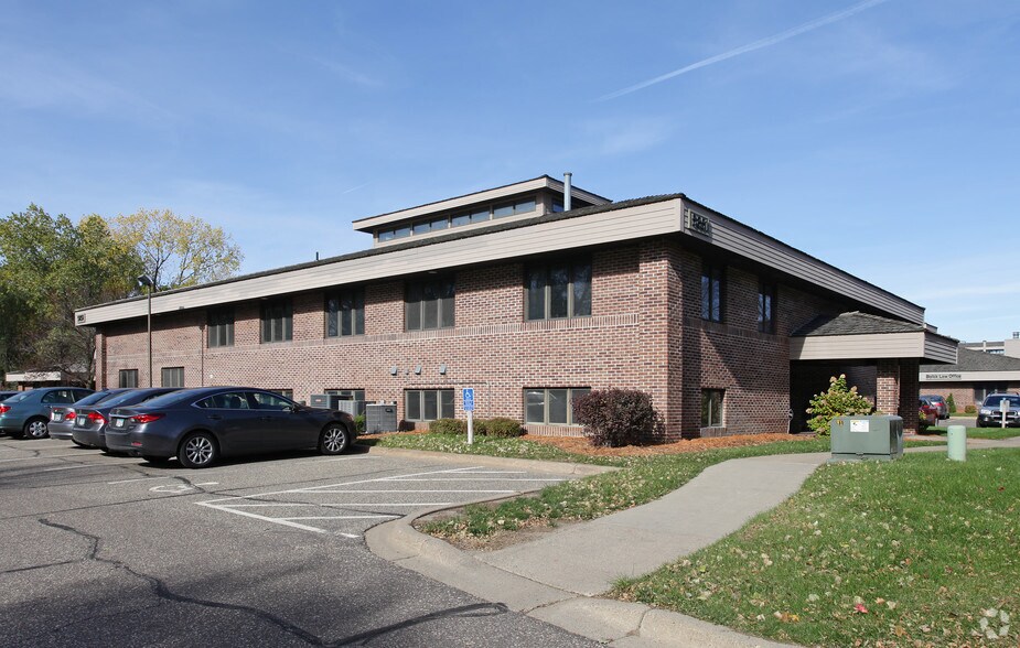 5851 Cedar Lake Rd, Saint Louis Park, MN à vendre - Photo principale – Image 1 sur 14