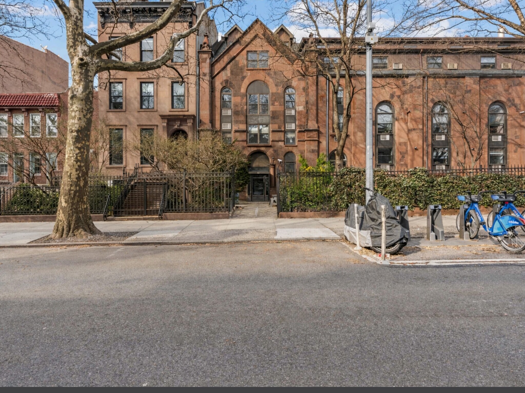450 Clinton St, Brooklyn, NY à vendre Photo de l’immeuble– Image 1 sur 2