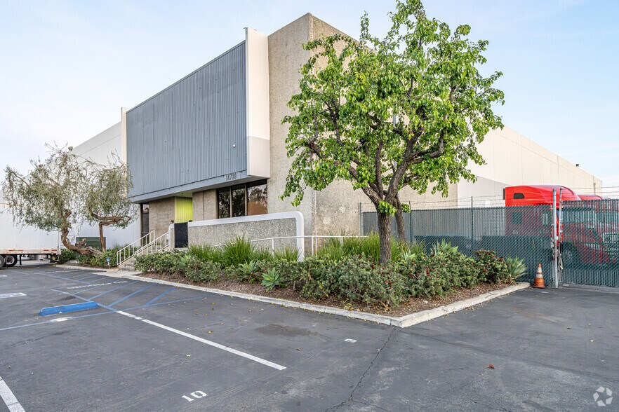 14730-14750 Northam St, La Mirada, CA à louer - Photo principale – Image 1 sur 8