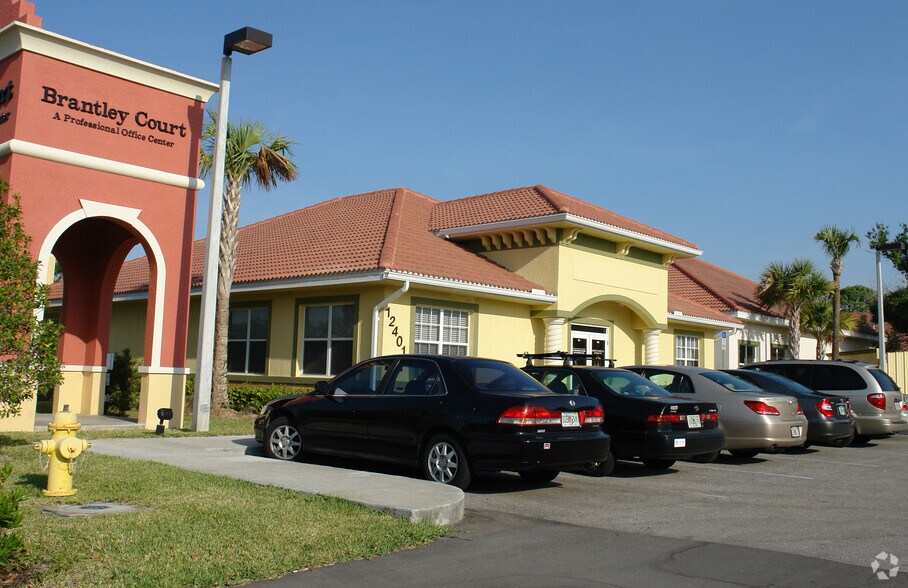 12401 Brantley Commons Ct, Fort Myers, FL à louer - Photo de l’immeuble – Image 3 sur 11