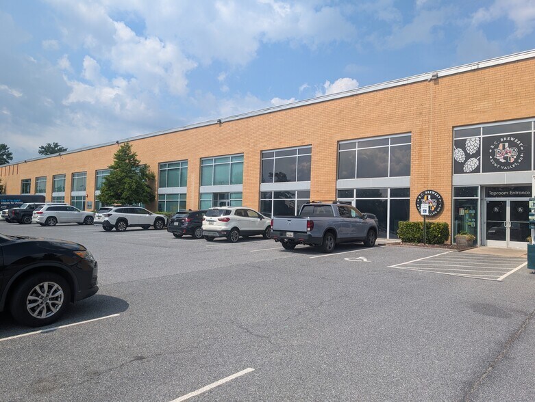 300 Clubhouse Rd, Hunt Valley, MD à louer - Photo de l’immeuble – Image 3 sur 13