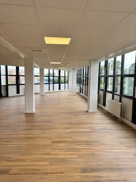 Bureau dans Champigny-sur-Marne à louer - Photo de l’immeuble – Image 1 sur 7