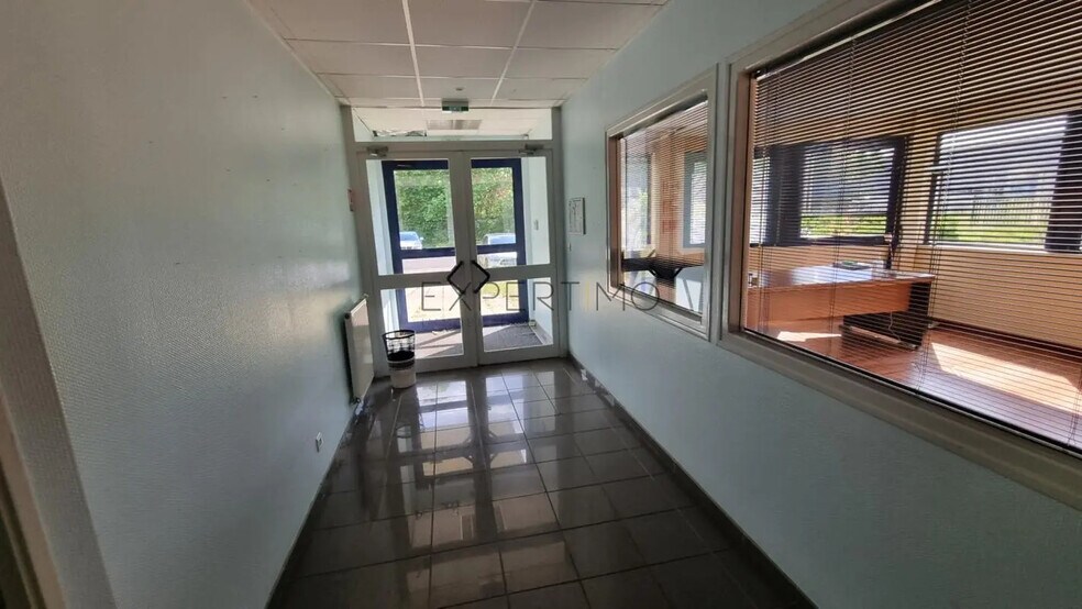 Industriel/Logistique dans Le Vaudreuil à louer - Photo de l’immeuble – Image 2 sur 12