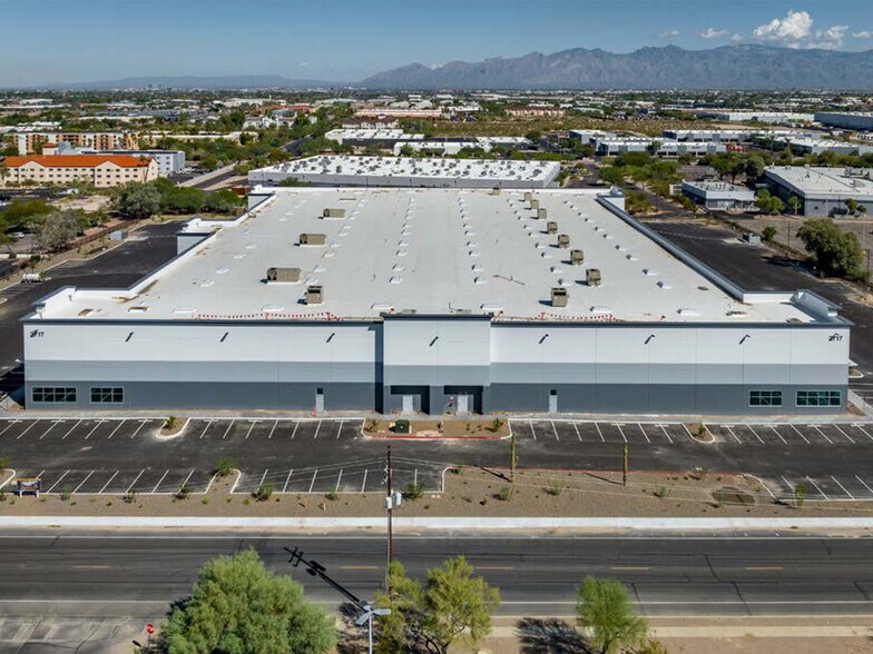 2717 E Corona Rd, Tucson, AZ à louer - Photo de l’immeuble – Image 2 sur 7