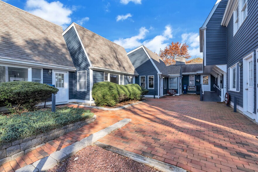 411 State Route 34 N, Colts Neck, NJ à louer - Photo de l’immeuble – Image 1 sur 23