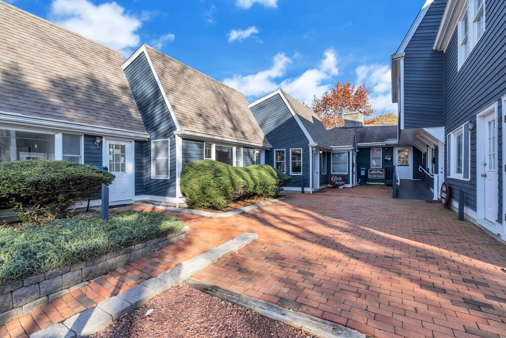 411 State Route 34 N, Colts Neck, NJ à louer Photo de l’immeuble– Image 1 sur 24