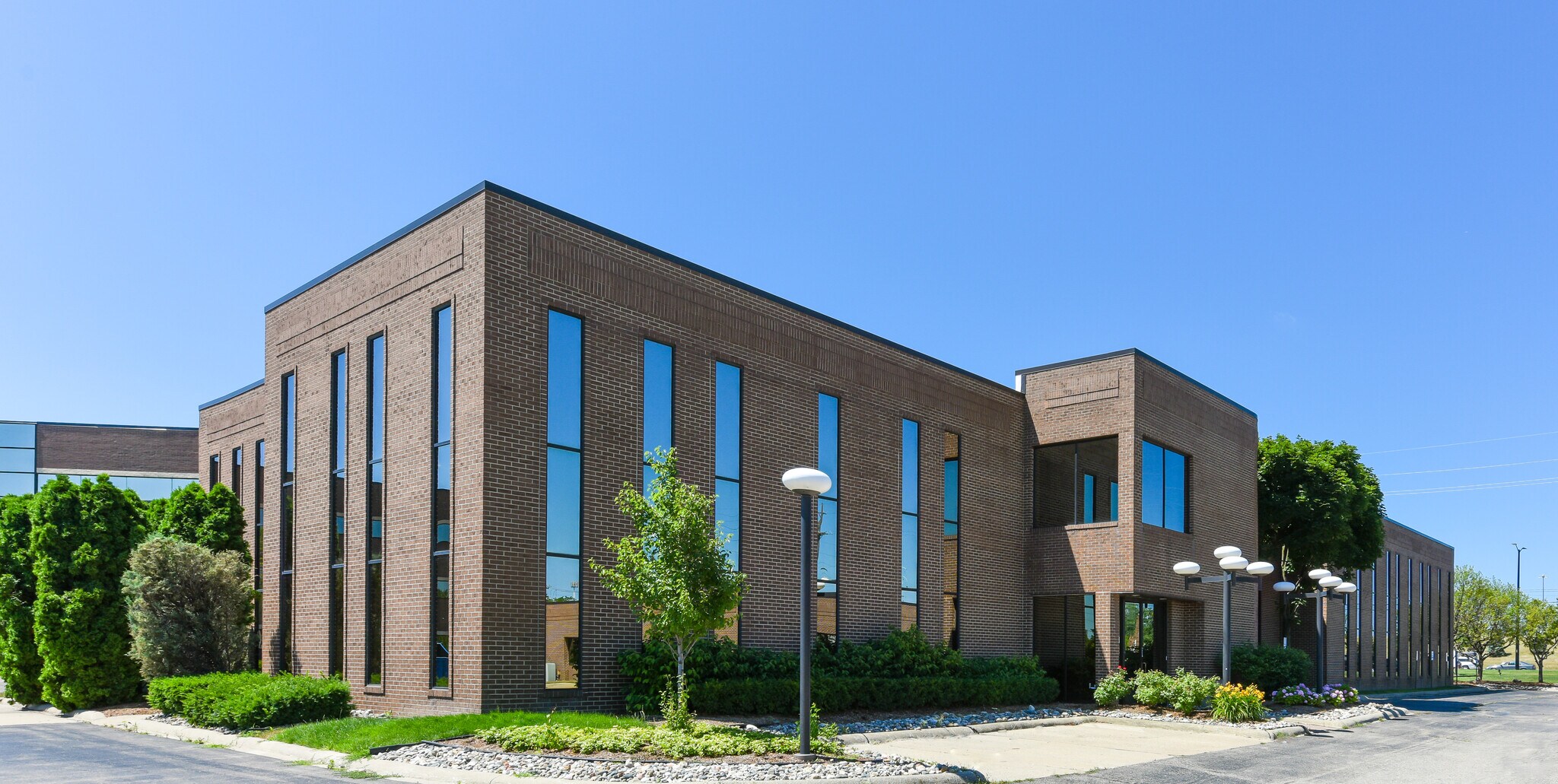 38700 Van Dyke Ave, Sterling Heights, MI à vendre Photo de l’immeuble– Image 1 sur 2