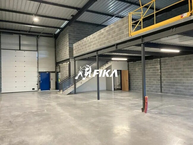 Plus de détails pour Local d'activités à louer