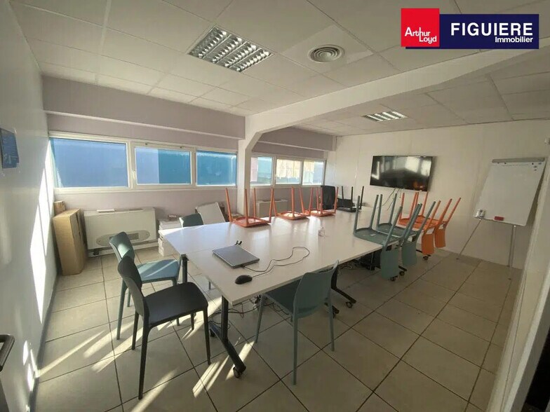 Bureau dans Martigues à louer - Photo de l’immeuble – Image 1 sur 12