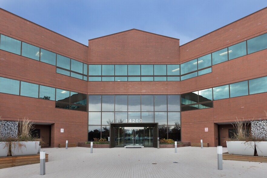 14200 Park Meadow Dr, Chantilly, VA à louer - Photo de l’immeuble – Image 1 sur 8