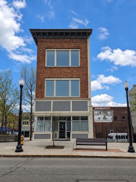 24 Third St, Jamestown, NY à vendre - Photo de l’immeuble – Image 2 sur 24