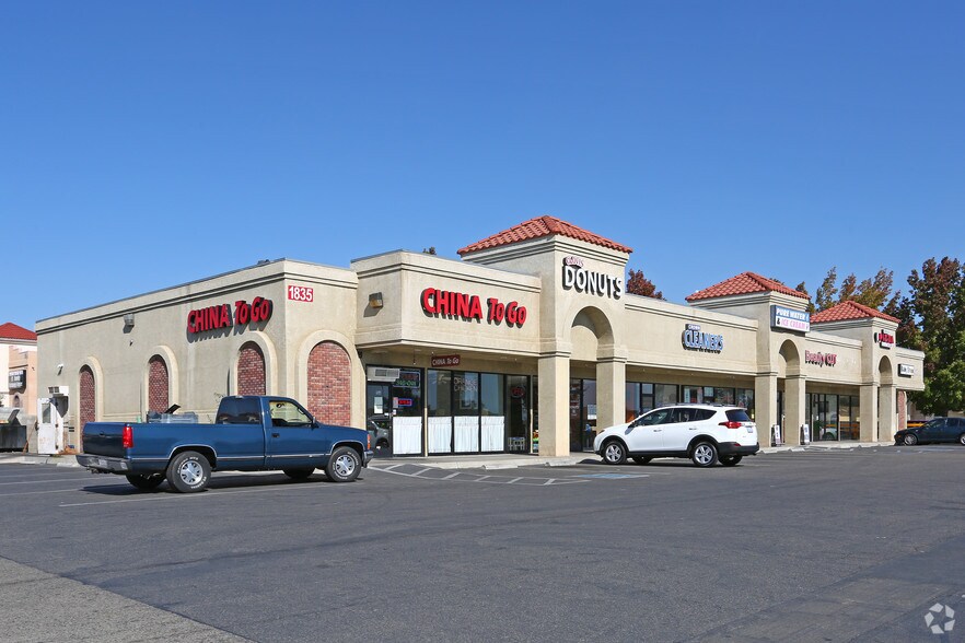 1835 Ashlan Ave, Clovis, CA à louer - Photo principale – Image 1 sur 8