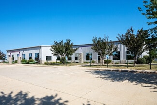 Plus de détails pour 921-929 Marthas Way, Hiawatha, IA - Local d’activités à vendre