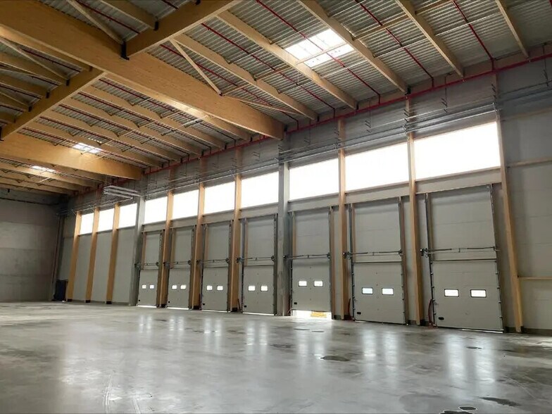 Industriel/Logistique dans Boisseaux à louer - Photo de l’immeuble – Image 3 sur 25