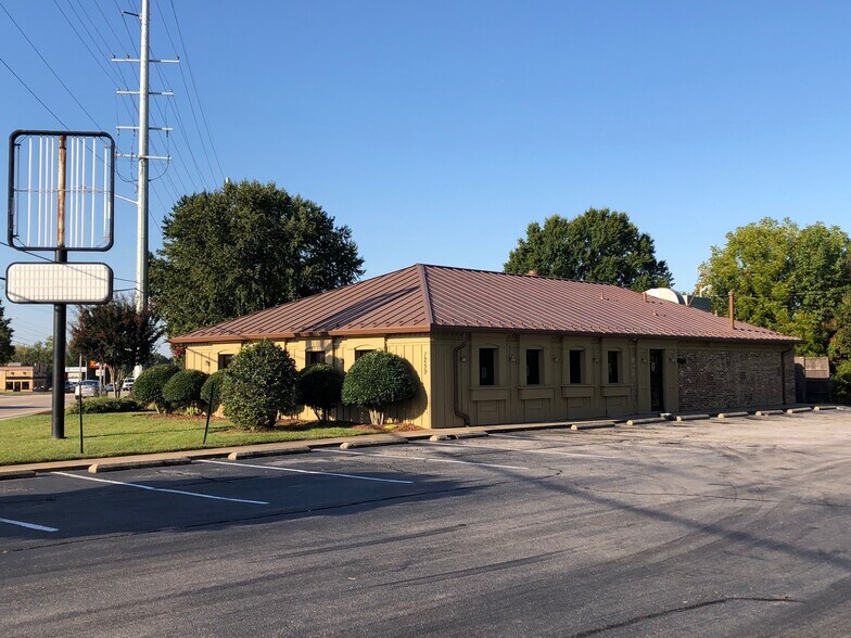 1259 Piney Forest Rd, Danville, VA à vendre - Photo principale – Image 1 sur 4