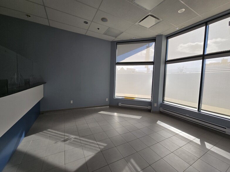 9825 Boul De L'acadie, Montréal, QC à louer - Photo de l’immeuble – Image 3 sur 14