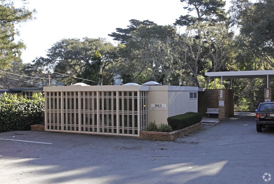 965 Pacific St, Monterey, CA à vendre - Photo principale – Image 1 sur 2