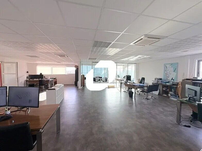 Local d’activités dans Artigues-près-Bordeaux à louer - Photo intérieure – Image 3 sur 16