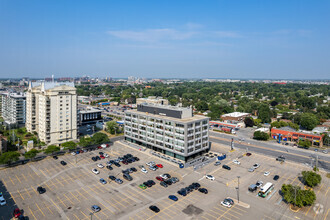 1200 Boul Saint-Martin O, Laval, QC - VUE AÉRIENNE  vue de carte