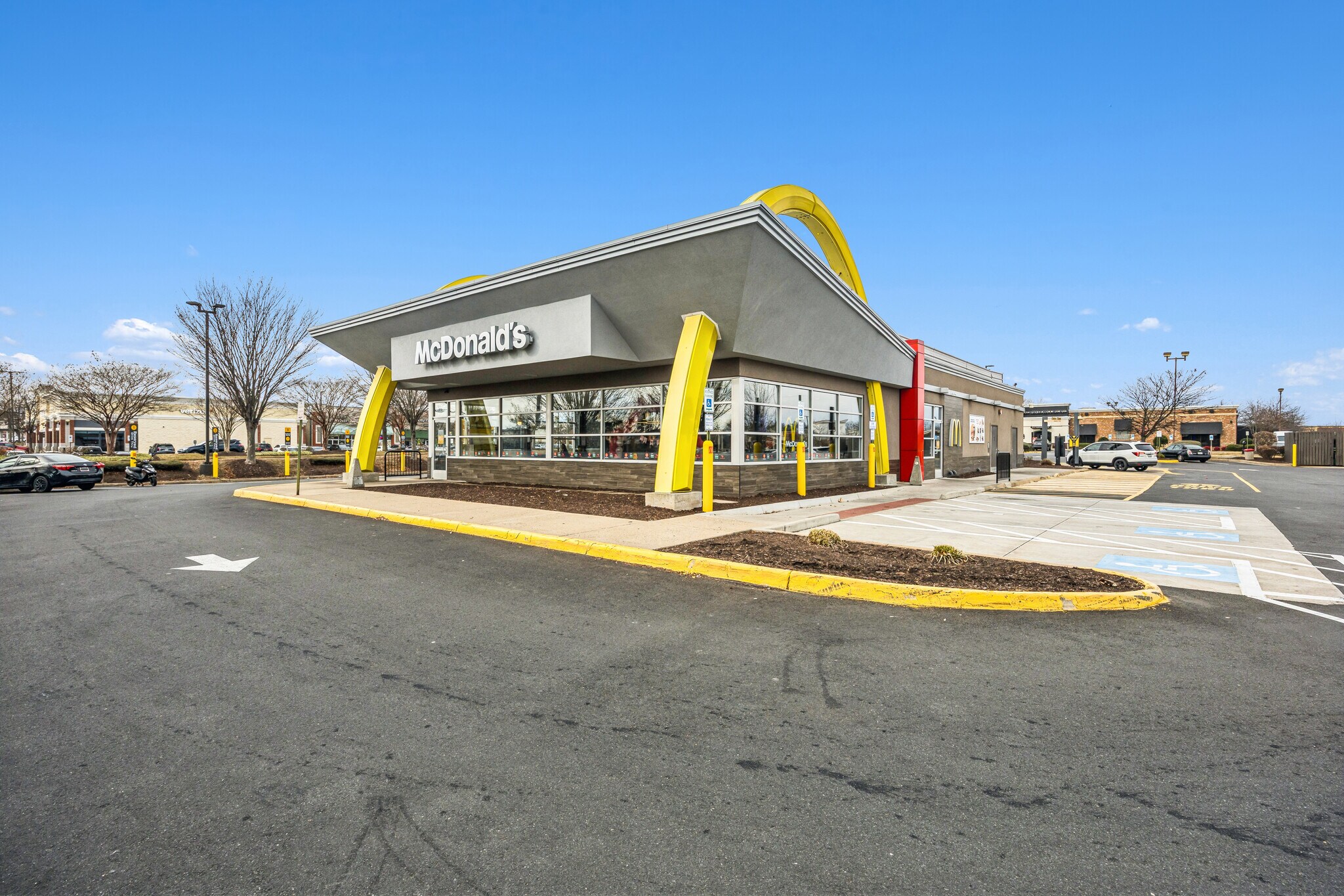 1701 Carl D. Silver Pky, Fredericksburg, VA à vendre Photo principale– Image 1 sur 7