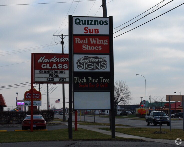 16050-16058 Eureka Rd, Southgate, MI à louer - Photo de l’immeuble – Image 2 sur 7