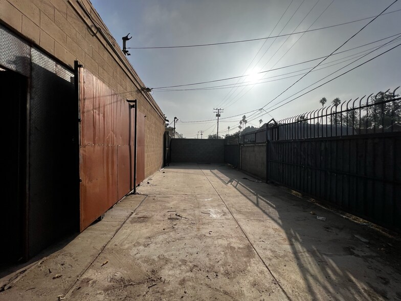 1044 W 1st St, Pomona, CA à louer - Photo de l’immeuble – Image 3 sur 3