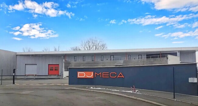 Plus de détails pour Local d’activités à vendre