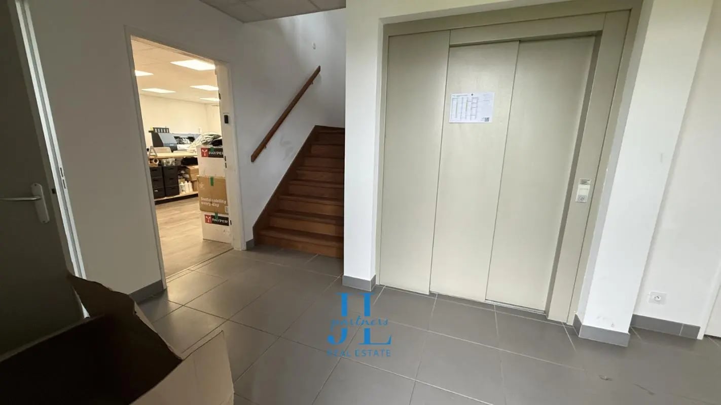 Local d’activités dans MAZÈRES à louer Photo intérieure– Image 1 sur 4