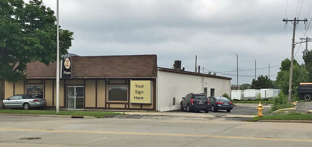 328 W Sunset Dr, Waukesha, WI à vendre Photo principale– Image 1 sur 2