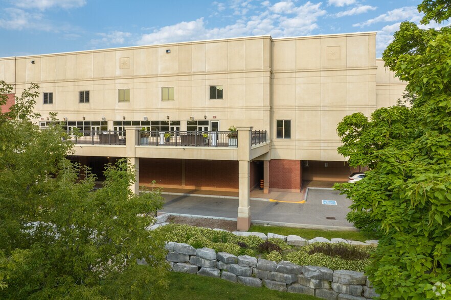 2839 Rutherford Rd, Vaughan, ON à louer - Photo de l’immeuble – Image 3 sur 6