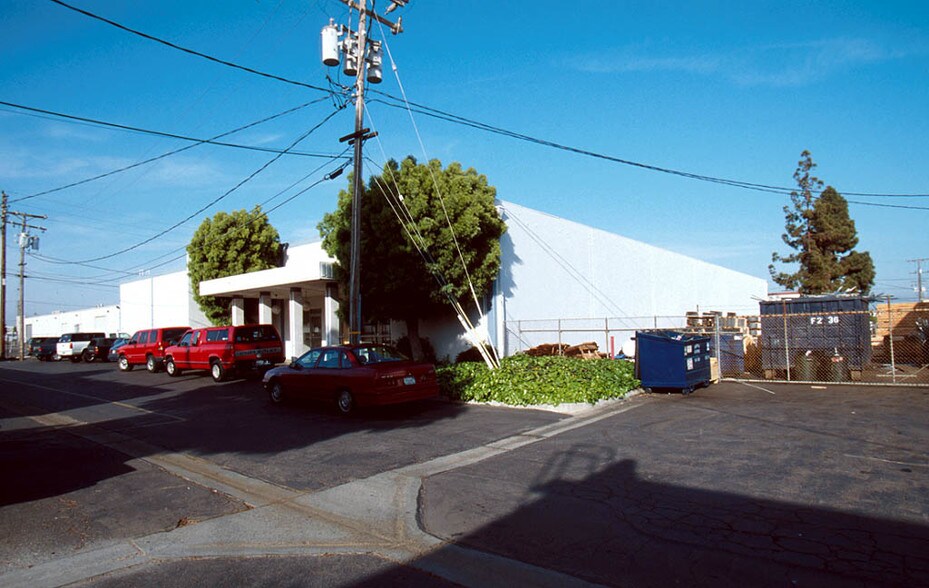18050 Newhope St, Fountain Valley, CA à louer - Photo de l’immeuble – Image 2 sur 5