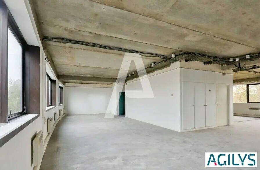 Bureau dans Bonneuil-sur-Marne à louer - Photo de l’immeuble – Image 2 sur 6