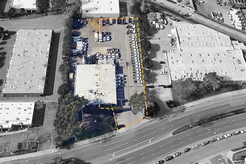 2200 S Fairview St, Santa Ana, CA à louer Photo de l’immeuble– Image 1 sur 2